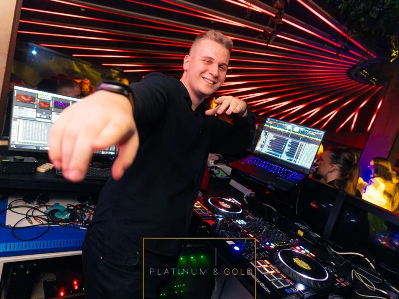 DJ Vrana na nastupu - Platinum & Gold Club, Klub