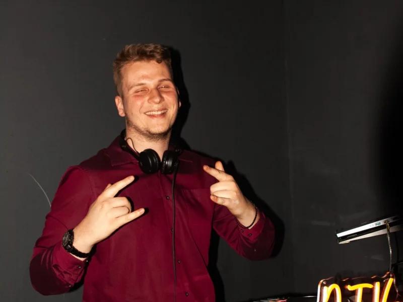 DJ Vrana na nastupu - Team building i poslovni eventi uz DJ nastup, Proslava